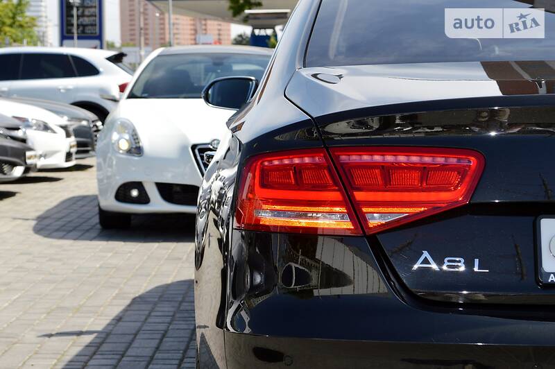 Седан Audi A8 2012 в Одесі