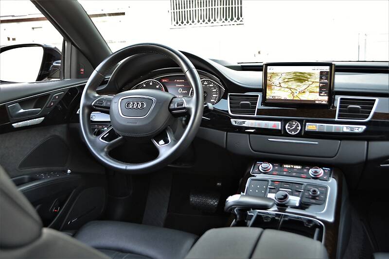 Седан Audi A8 2016 в Харькове