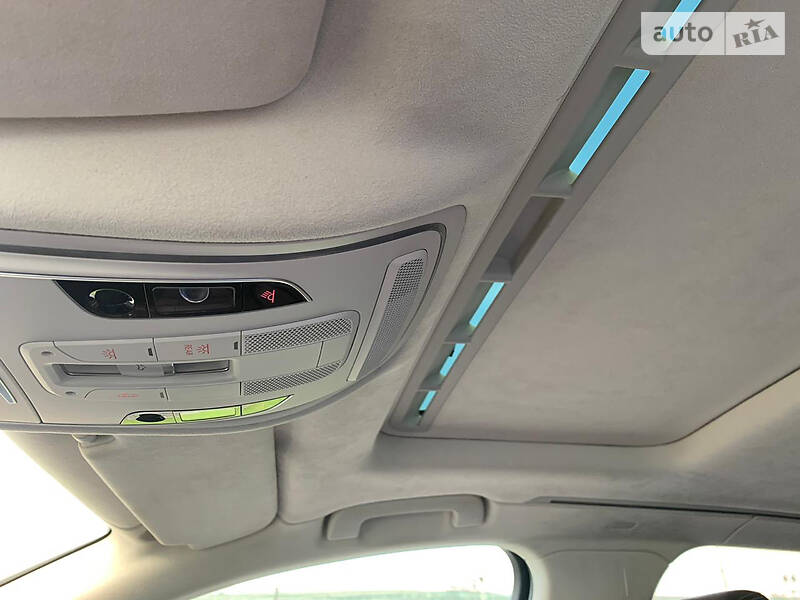 Седан Audi A8 2012 в Харкові