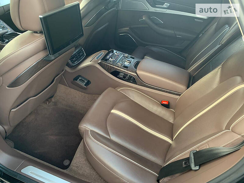 Седан Audi A8 2012 в Харкові