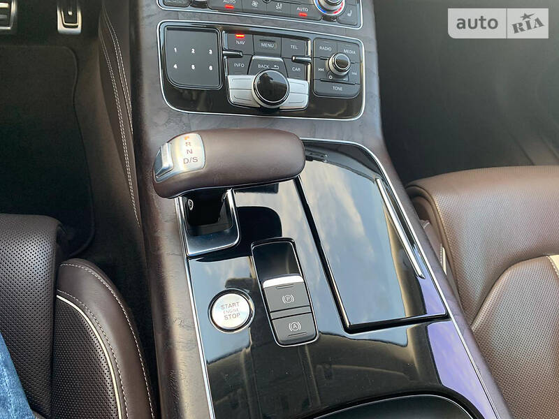 Седан Audi A8 2012 в Харкові