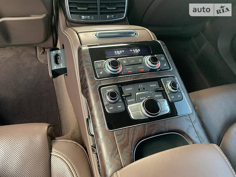 Седан Audi A8 2012 в Харкові