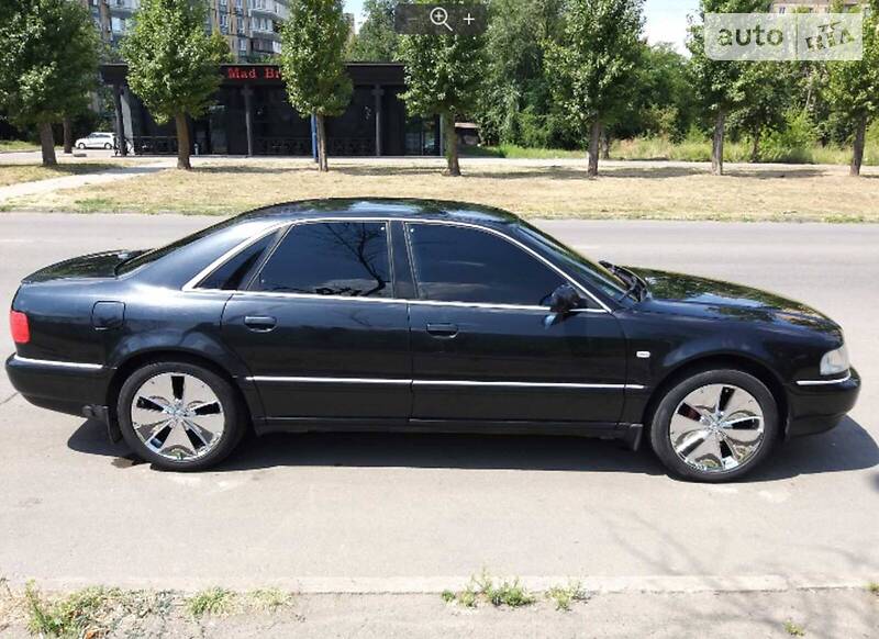 Седан Audi A8 2000 в Кривом Роге