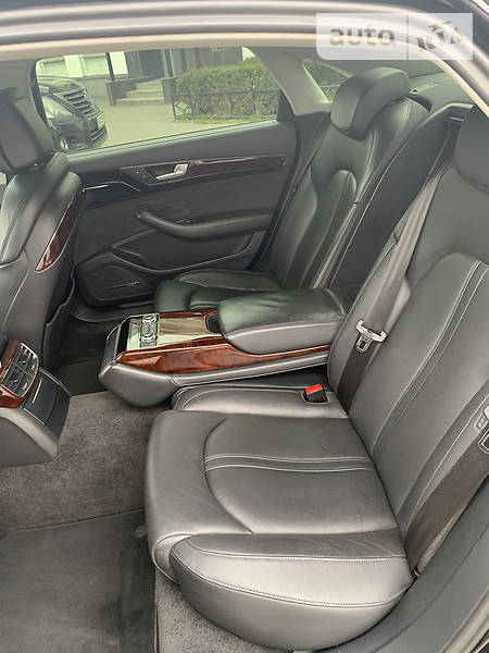 Седан Audi A8 2012 в Киеве