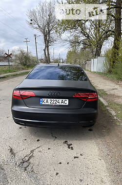 Седан Audi A8 2015 в 