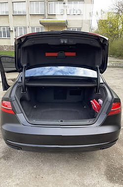 Седан Audi A8 2015 в 