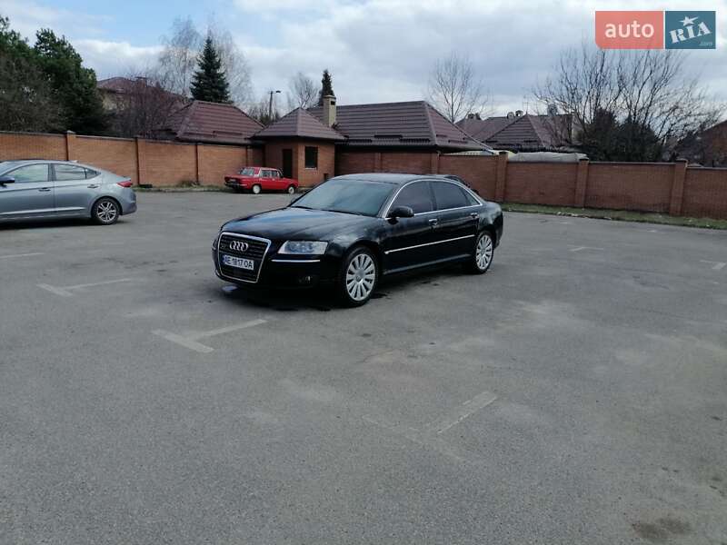 Седан Audi A8 2004 в Кривом Роге