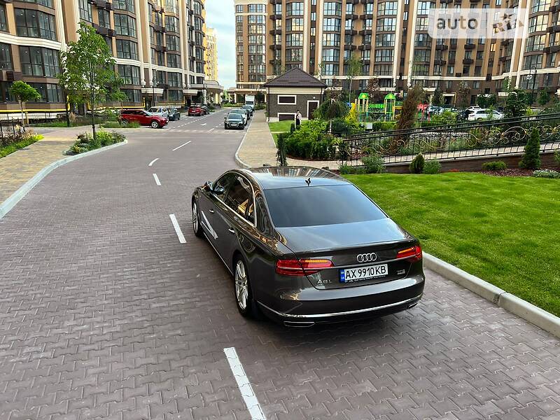 Седан Audi A8 2014 в Києві