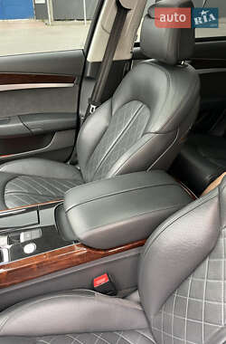 Седан Audi A8 2013 в 