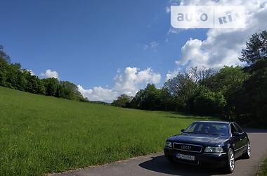Седан Audi A8 2000 в Великом Березном