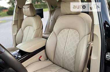 Седан Audi A8 2012 в 