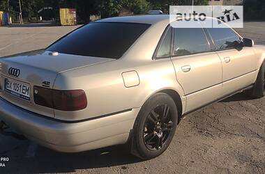 Седан Audi A8 2000 в Новой Ушице