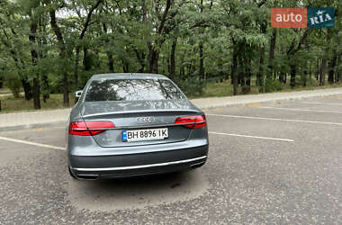 Седан Audi A8 2013 в 