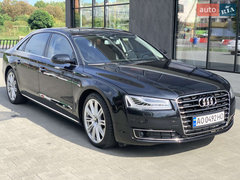 Седан Audi A8 2015 в Ужгороде