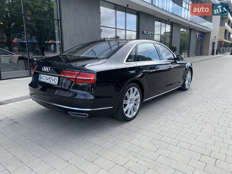 Седан Audi A8 2015 в Ужгороде