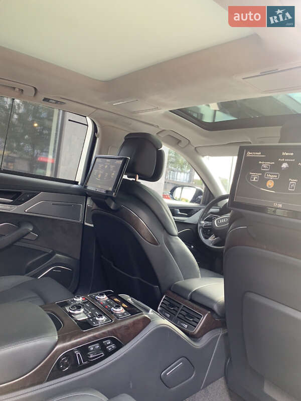 Седан Audi A8 2015 в Ужгороде