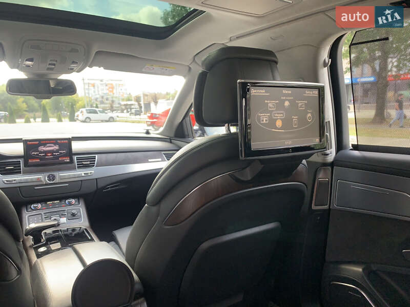 Седан Audi A8 2015 в Ужгороде