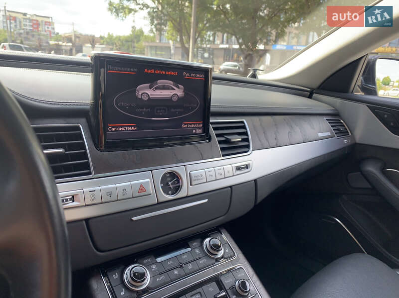 Седан Audi A8 2015 в Ужгороде