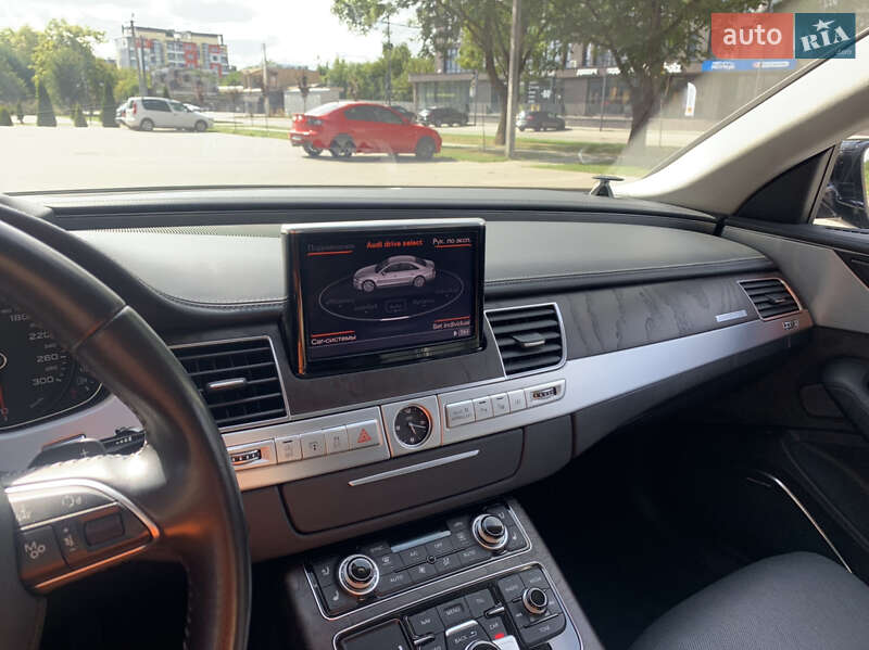 Седан Audi A8 2015 в Ужгороде