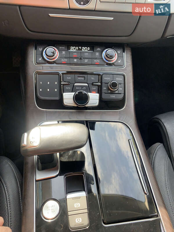 Седан Audi A8 2015 в Ужгороде