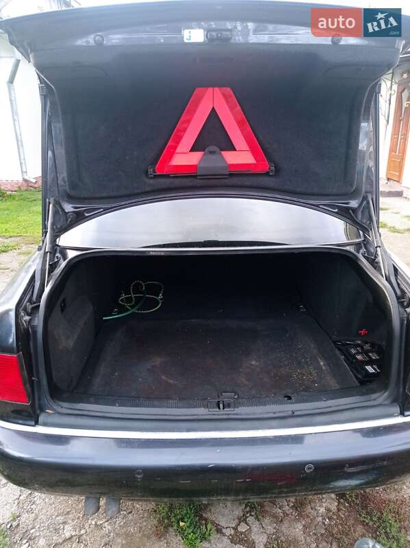 Седан Audi A8 2000 в Снятине