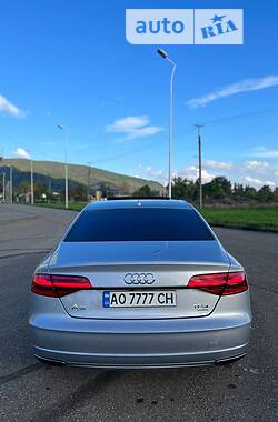 Седан Audi A8 2015 в Иршаве