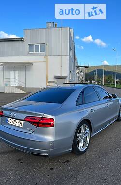 Седан Audi A8 2015 в Иршаве