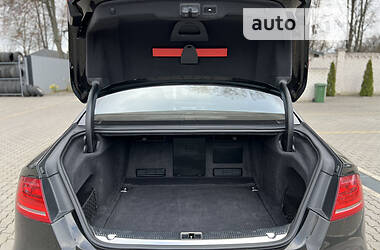 Седан Audi A8 2011 в 