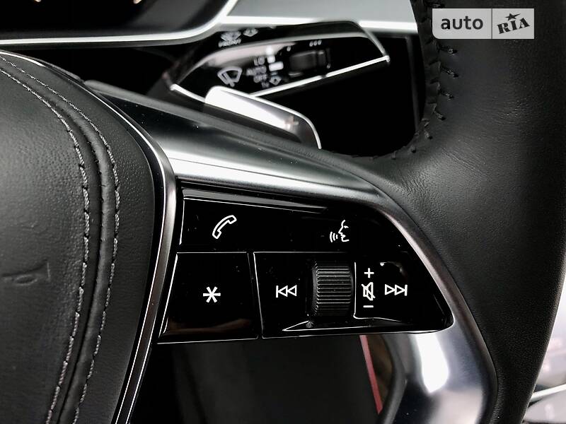 Седан Audi A8 2018 в Києві