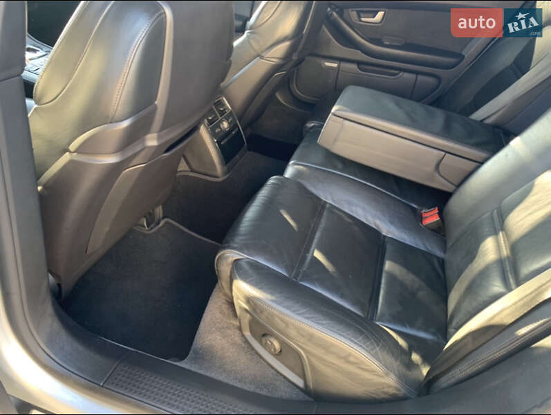 Седан Audi A8 2005 в Черновцах