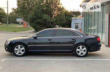 Седан Audi A8 2004 в 