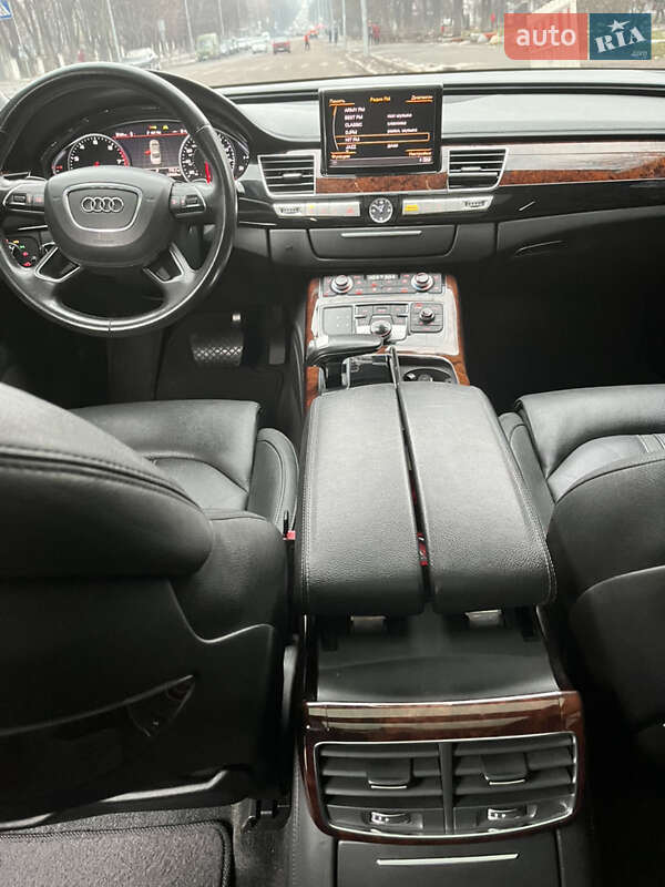 Седан Audi A8 2012 в Києві
