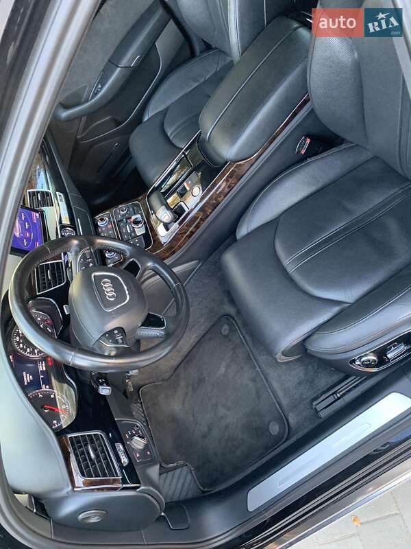 Седан Audi A8 2014 в Львове