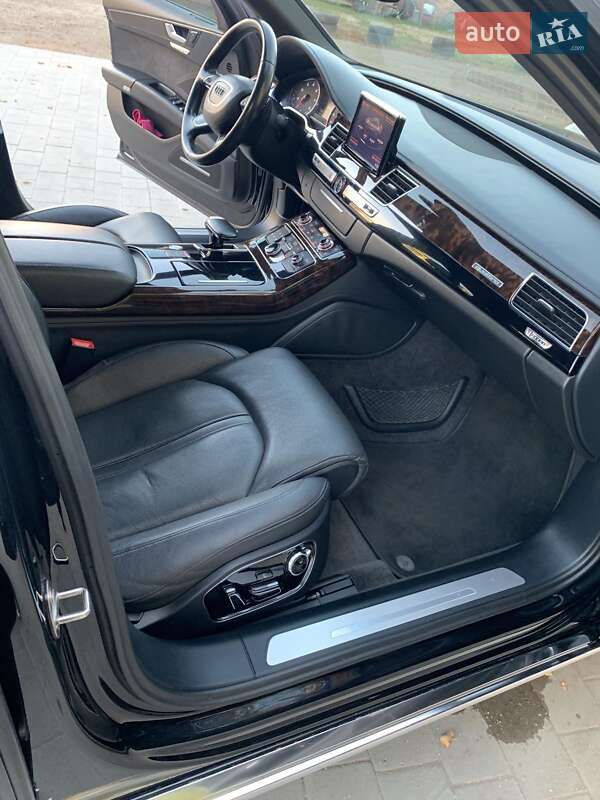 Седан Audi A8 2014 в Львове