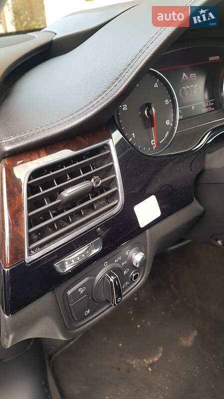 Седан Audi A8 2014 в Ужгороді