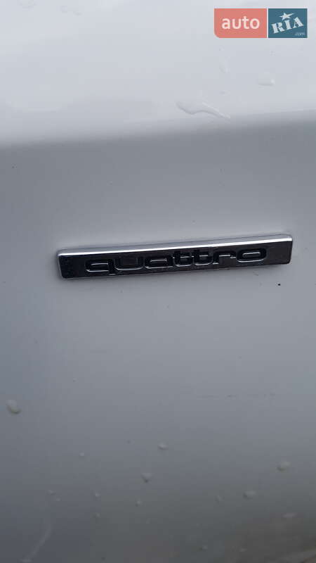 Седан Audi A8 2014 в Ужгороді