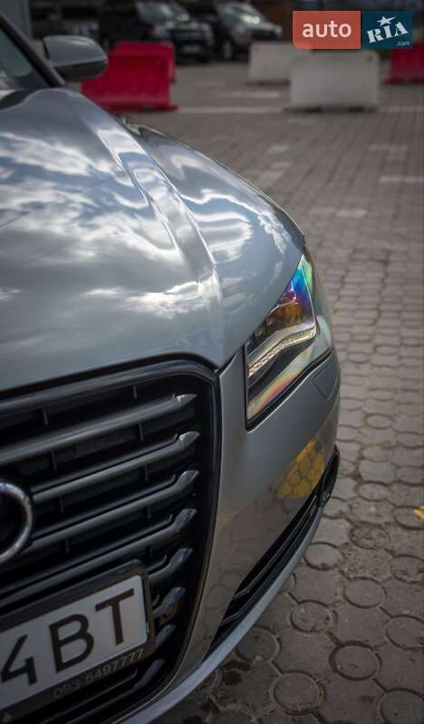 Седан Audi A8 2011 в Черновцах