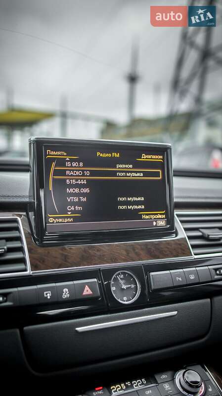 Седан Audi A8 2011 в Черновцах
