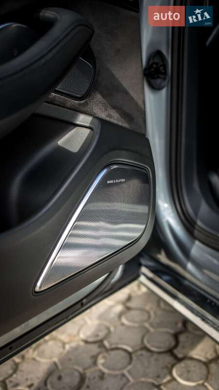 Седан Audi A8 2011 в Черновцах