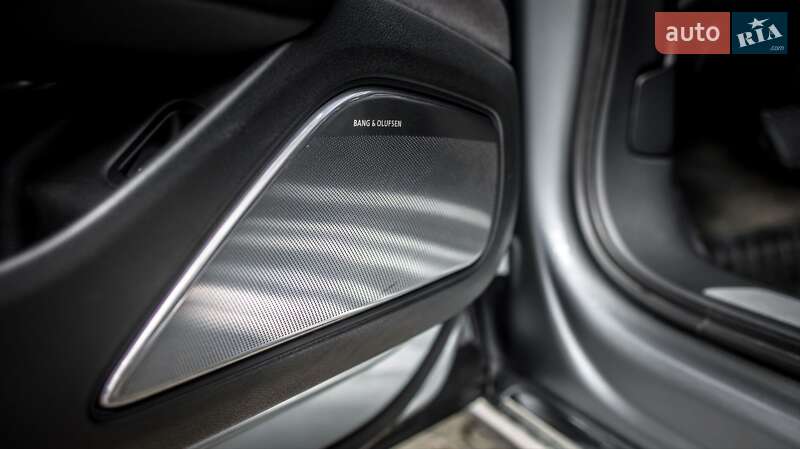 Седан Audi A8 2011 в Черновцах