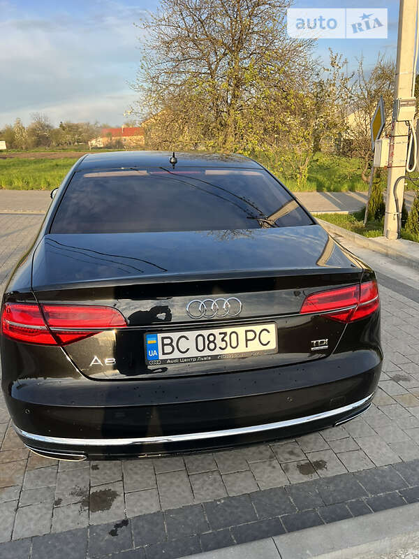 Седан Audi A8 2015 в Львове