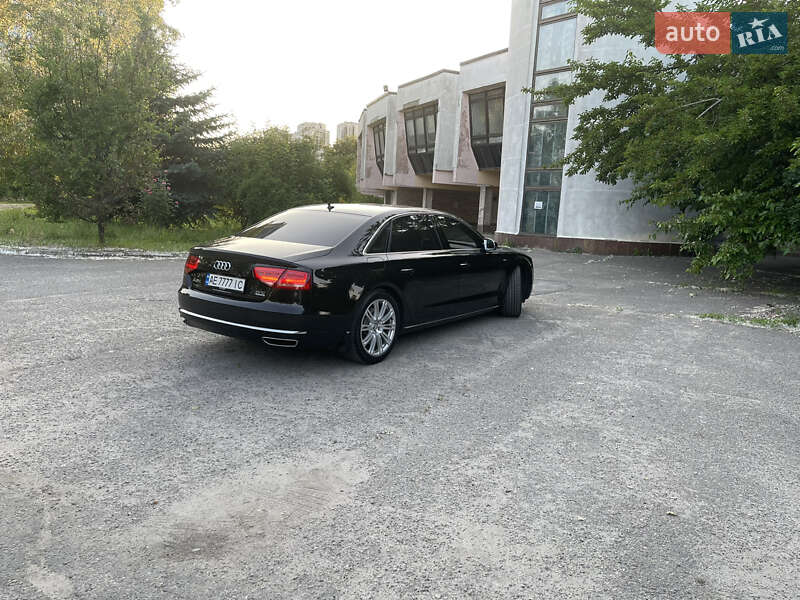 Седан Audi A8 2012 в Днепре