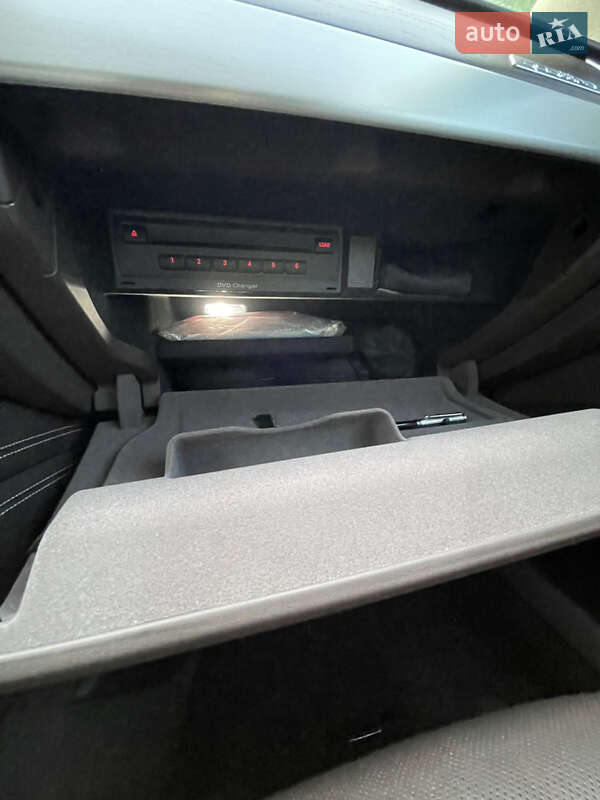 Седан Audi A8 2012 в Днепре
