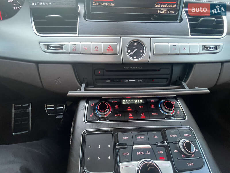 Седан Audi A8 2012 в Днепре