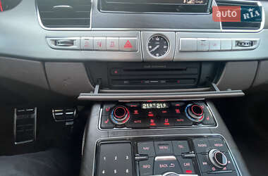 Седан Audi A8 2012 в Днепре