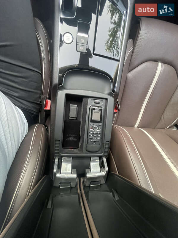 Седан Audi A8 2012 в Днепре
