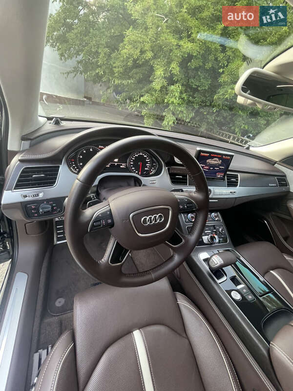 Седан Audi A8 2012 в Днепре