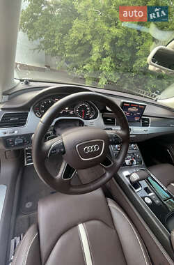 Седан Audi A8 2012 в Днепре