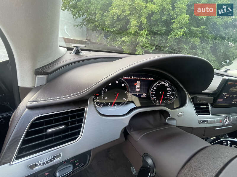Седан Audi A8 2012 в Днепре