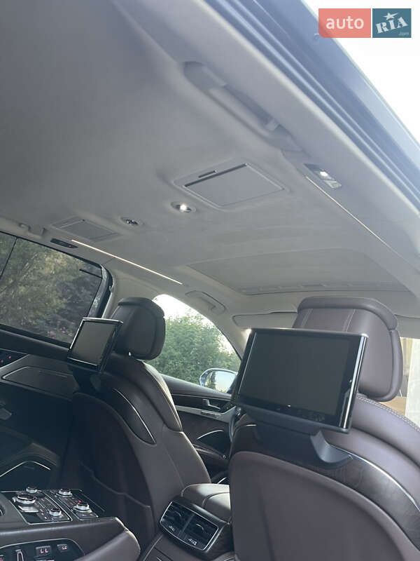 Седан Audi A8 2012 в Днепре